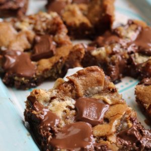 Just 3 ingredients is all you need to get this Smores Cookie Bars on the table for dessert tonight!