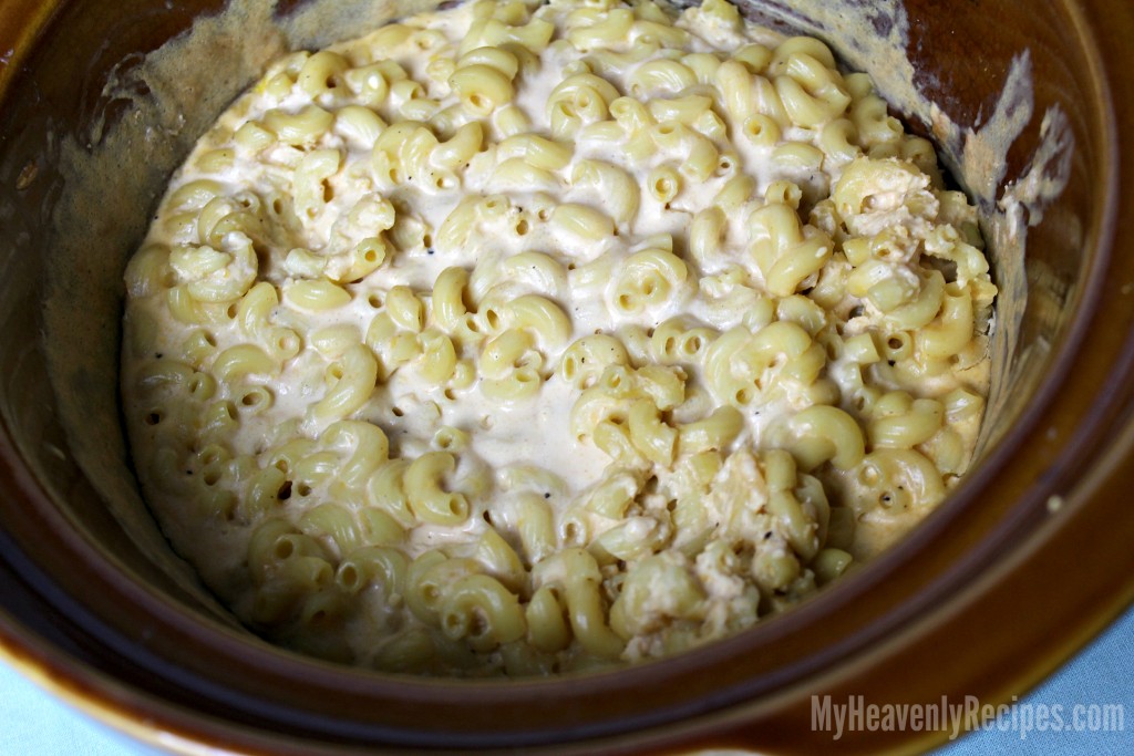 macaroni and cheese cooked in a crockpot