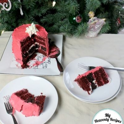 Santa's belt designed out of an easy Christmas cake
