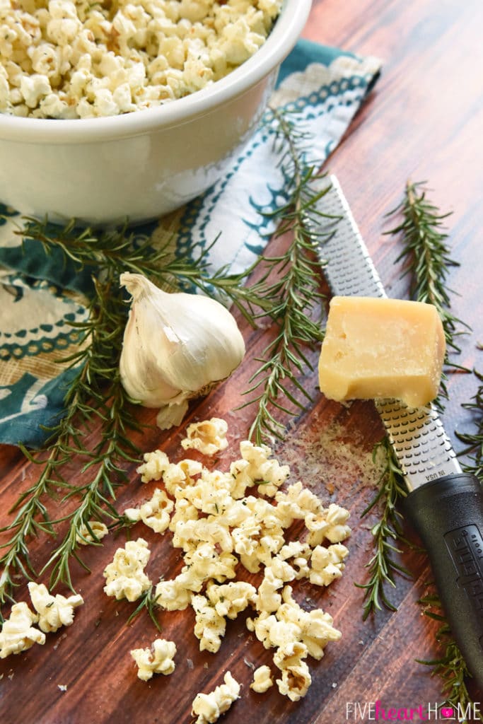 Rosemary-Parmesan-Garlic-flavored Popcorn-Recipe