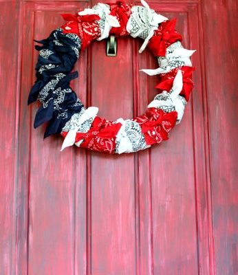 Done in under 10 minutes, you'll be the envy of your friends with this American Flag Bandana Wreath