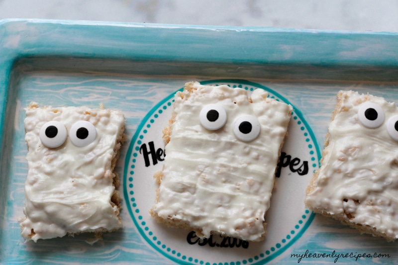 Mummy Rice Krispies are super fun and easy to make! Enjoy them with your family tonight.
