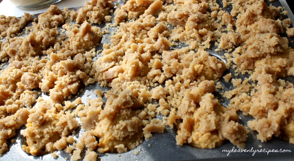 close up of struesel topping baked onto a batch of Pumpkin Muffins