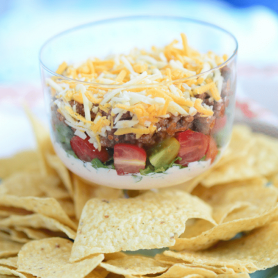 Keep things fun and simple at the dinner table with some yummy Taco Salad Dip! This makes for a solid go-to recipe for quick snacks and lunches the whole family can enjoy on any day of the week.