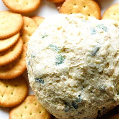 jalapeno cream cheese dip with crackers