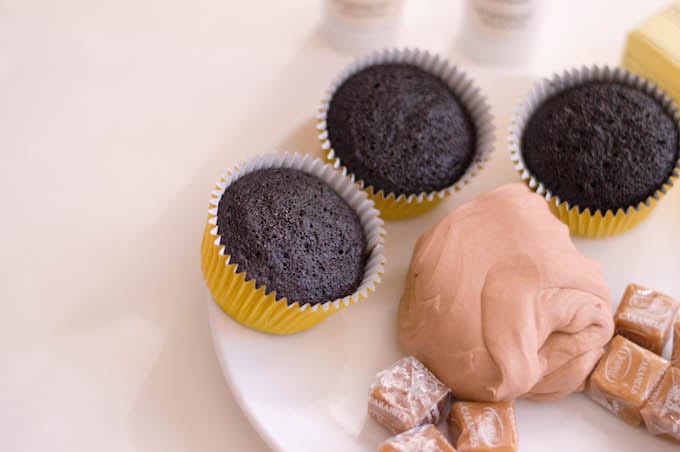 Allow your cupcakes to completely cool before decorating.