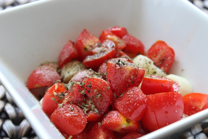 This tomato and mozzarella salad is so easy, you’ll be done with it in no time!