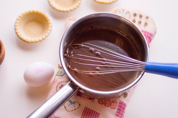 In a saucepan over medium heat, whisk together cream and milk until it simmers. Add coffee and whisk more.