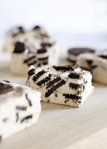 oreo cheesecake fudge with white background