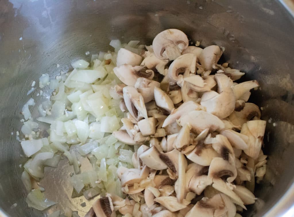 sautee garlic onions and mushrooms