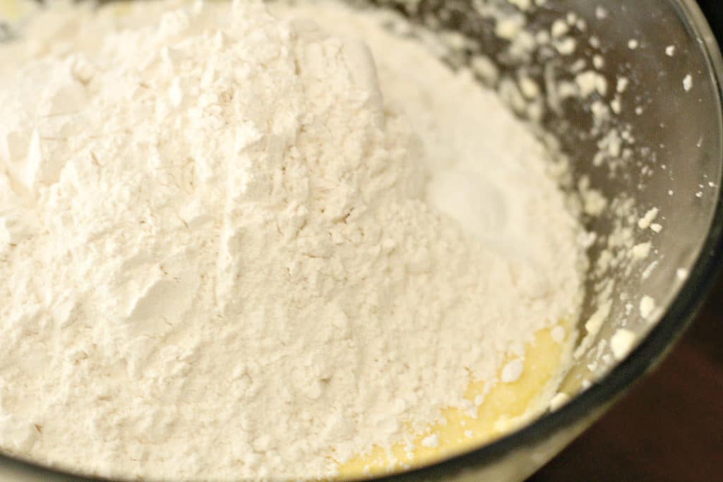 dry ingredients for pecan cake