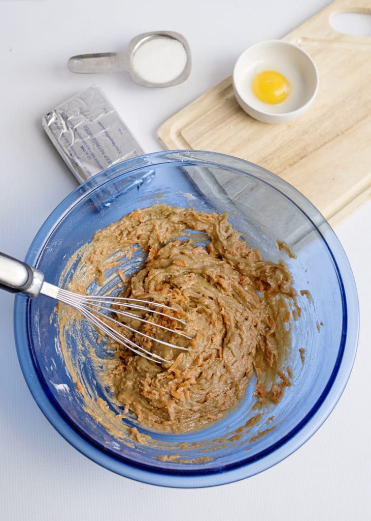 carrot cake blondies batter