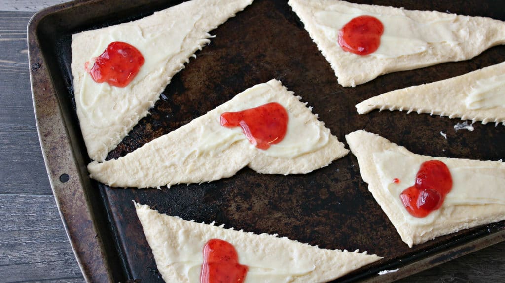 crescent rolls with cream cheese and strawberry