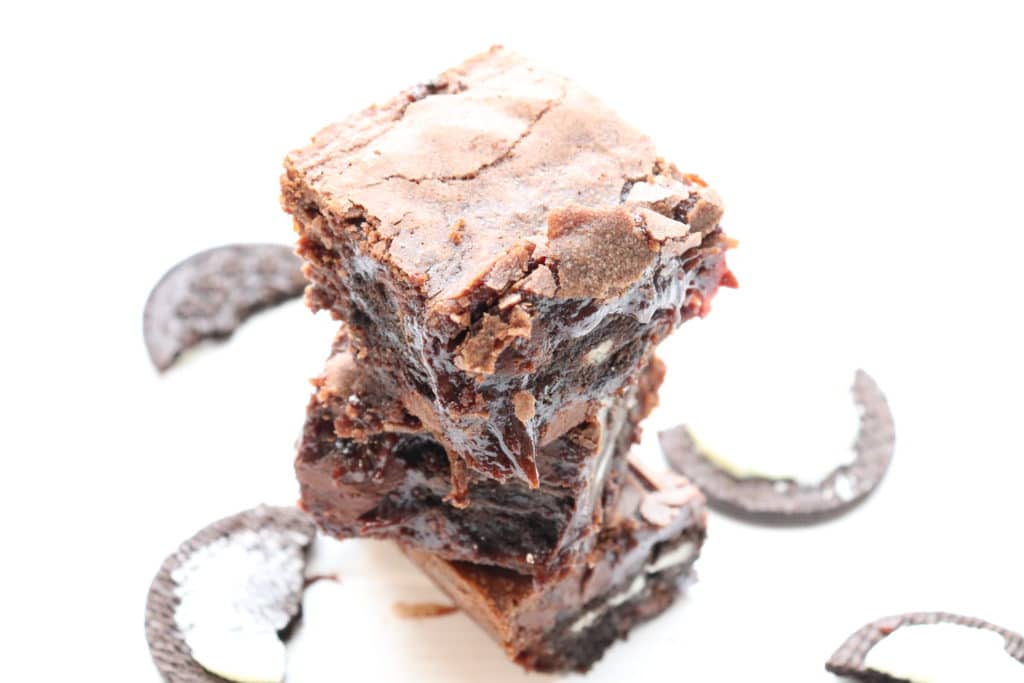 oreo brownies i en stapel