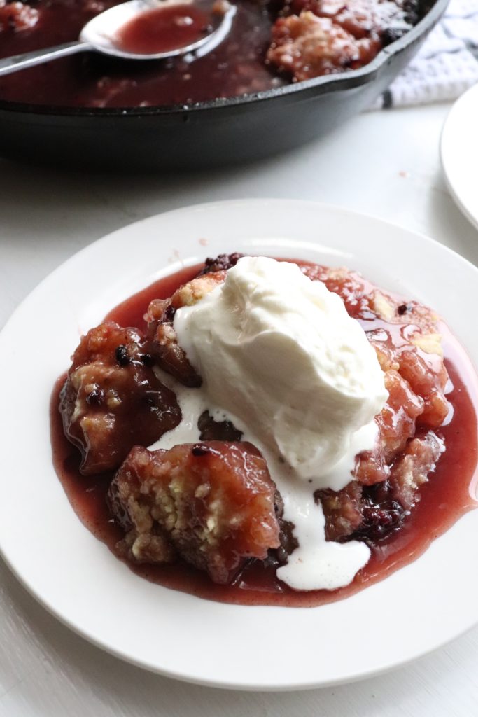 blackberry cobbler with ice cream