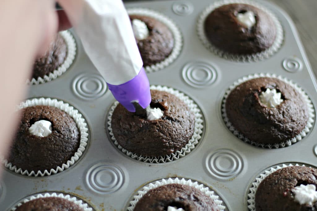 fill the cupcakes with cream filling
