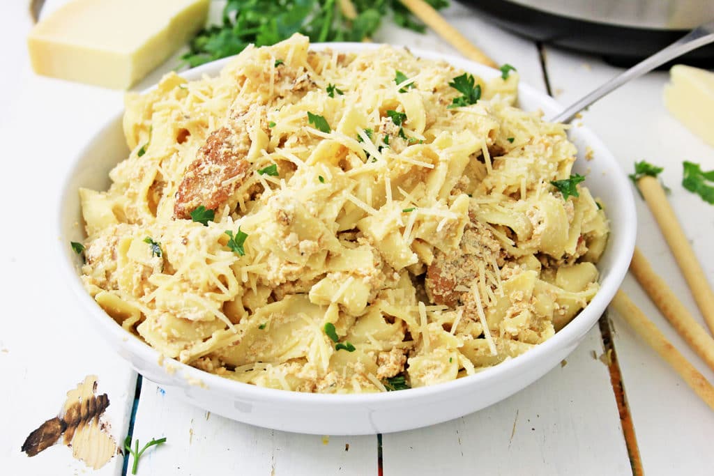 bowl of chicken alfredo