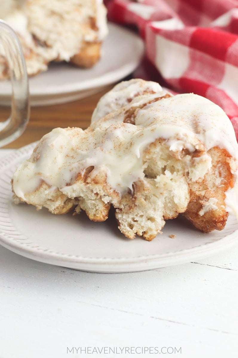 Cinnamon Roll Pull-Apart Cake