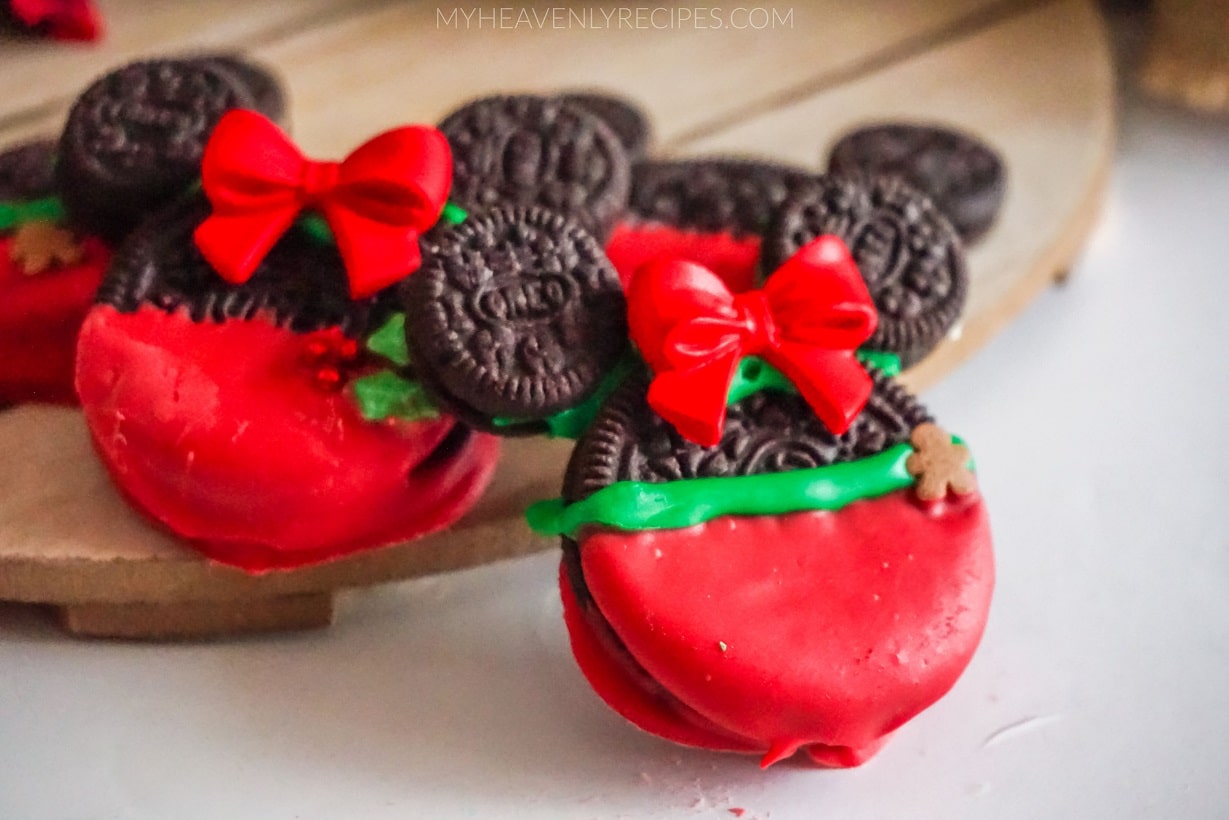 Minnie & Mickey Mouse Christmas Oreos
