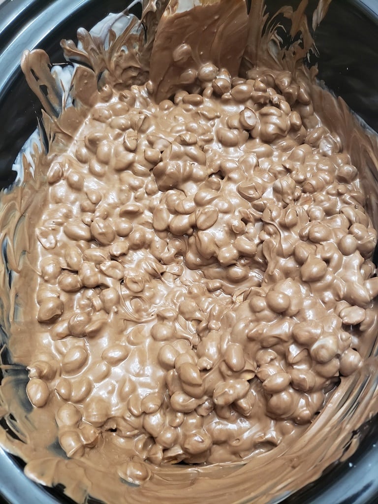 Crockpot Christmas Peanut Clusters