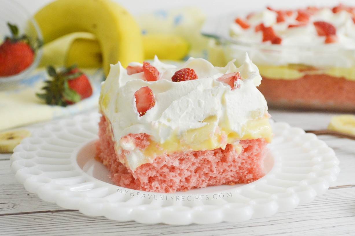 Delicious Strawberry Banana Pudding Cake: A Sweet Surprise