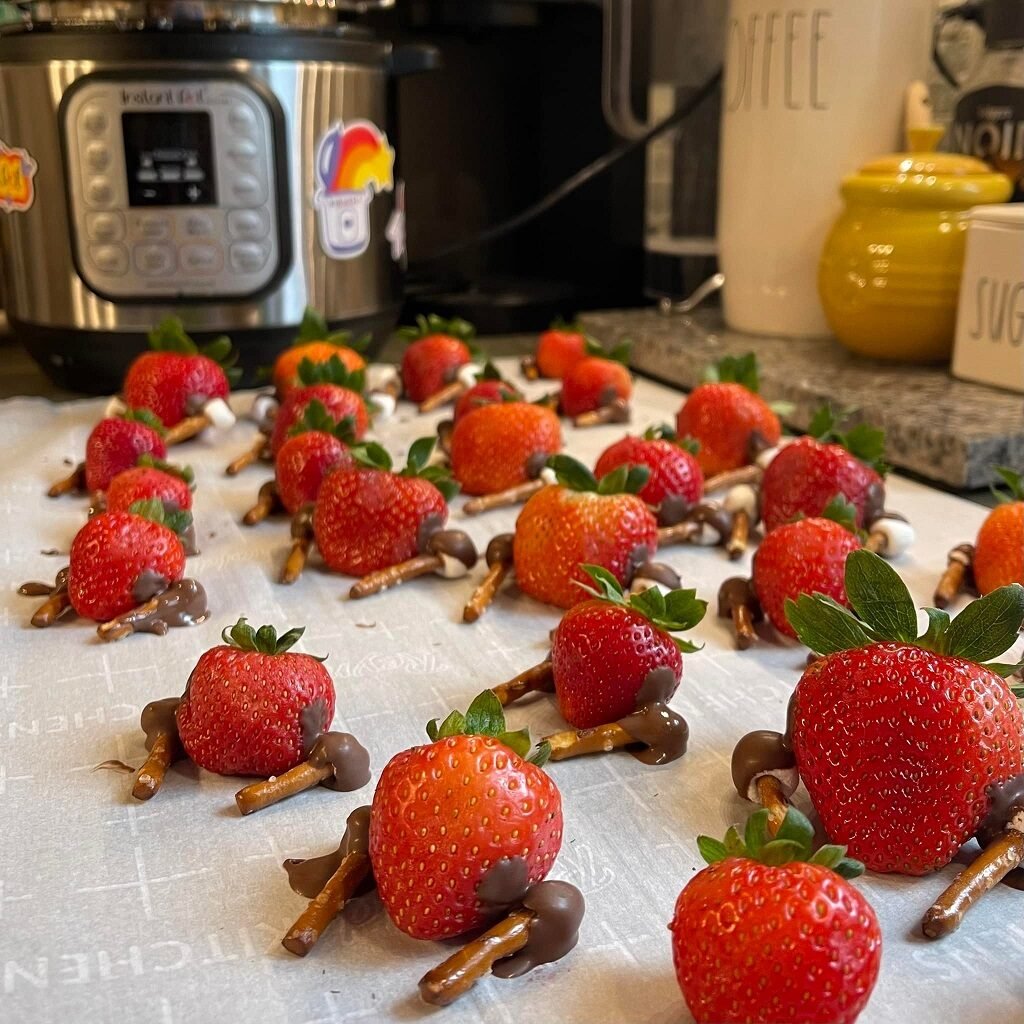 Chocolate Covered Strawberry Turkeys - Taste of the Frontier