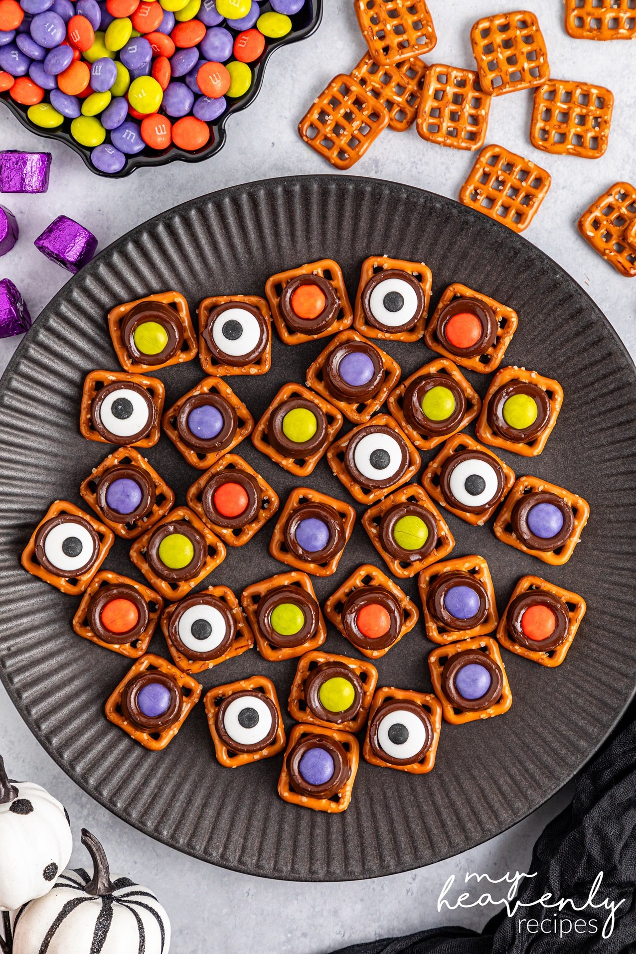 Monster Eyeball Pretzel Bites