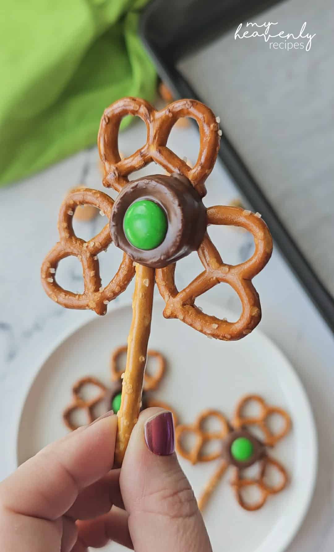 Shamrock Pretzel Treats